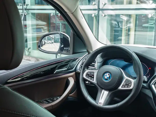 BMW iX3 — Фото автомобиля 17