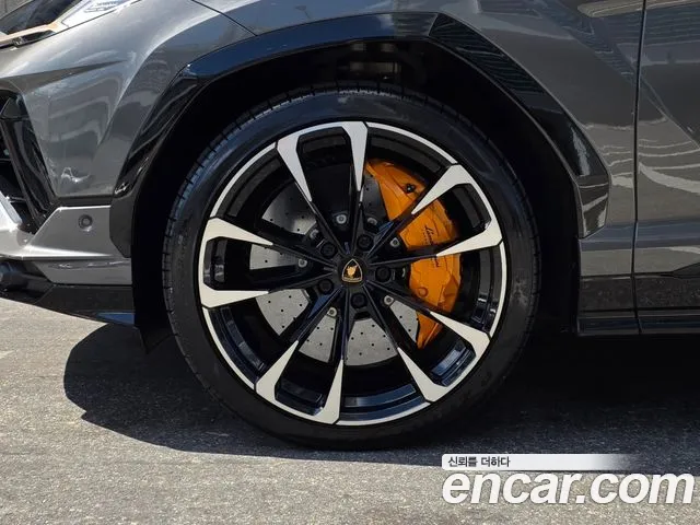 Lamborghini Urus — Фото автомобиля 5