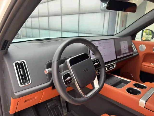 Li Auto L7 — Фото автомобиля 13