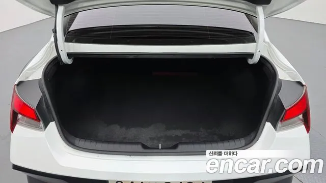 Hyundai AVANTE Новый Avante (CN7) — Фото автомобиля 20