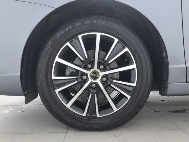 Roewe i5 — Фото автомобиля 17