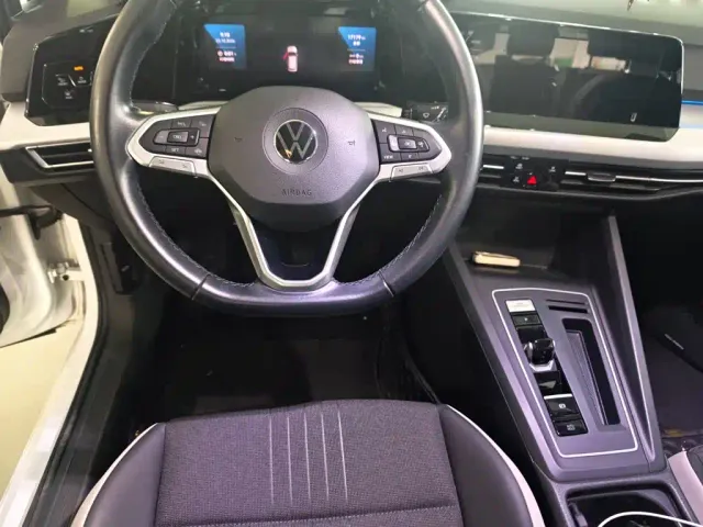 Volkswagen Golf — Фото автомобиля 7