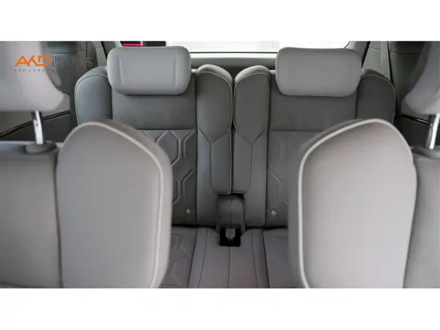 Volvo EM90 — Фото автомобиля 9