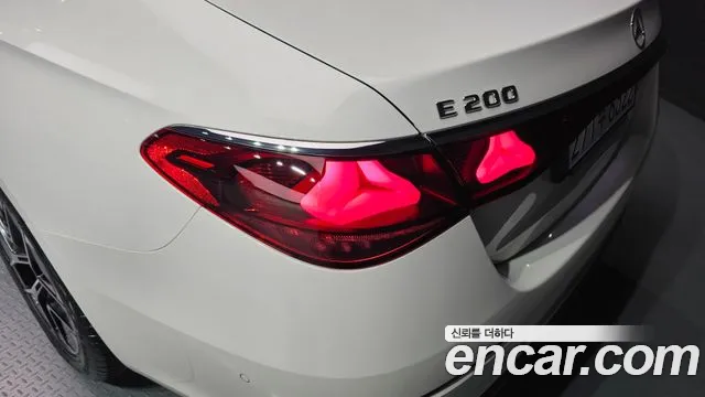 Mercedes-Benz E-Class — Фото автомобиля 23