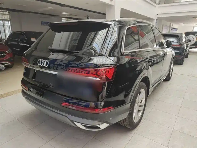 Audi Q7 — Фото автомобиля 4
