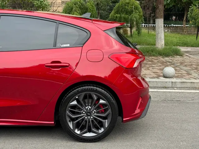 Ford Focus — Фото автомобиля 9
