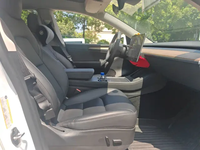 Tesla Model Y — Фото автомобиля 10
