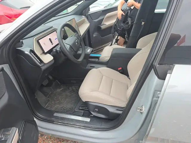 Volvo XC70 Plug-in Hybrid — Фото автомобиля 14