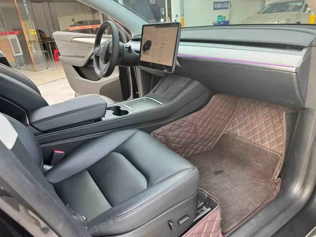 Tesla Model Y — Фото автомобиля 7