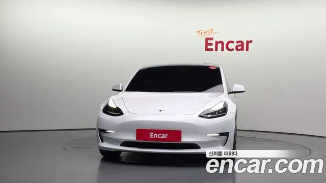 Tesla Model 3 — Фото автомобиля 3