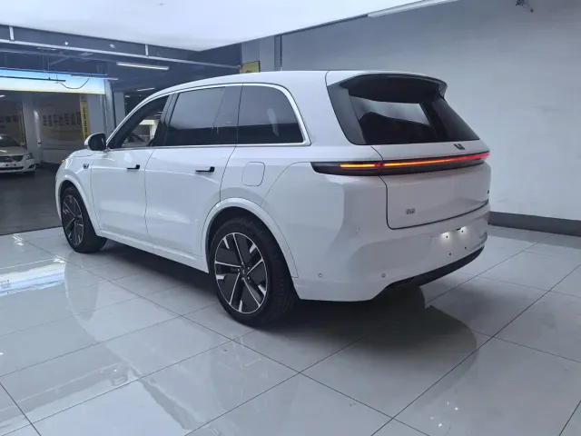 Li Auto L8 — Фото автомобиля 6