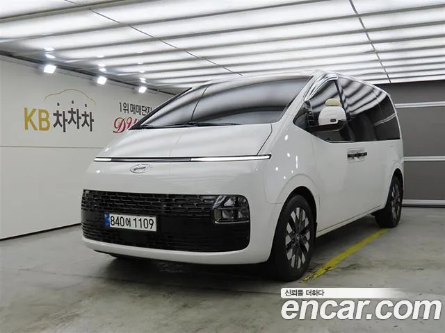 Фотография автомобиля — Hyundai Staria