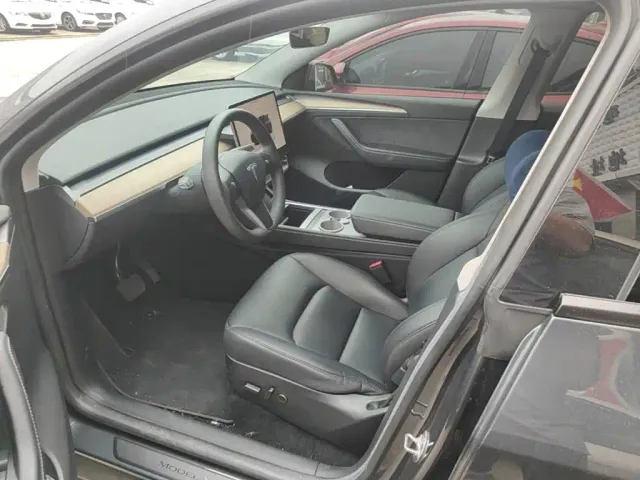 Tesla Model Y — Фото автомобиля 14