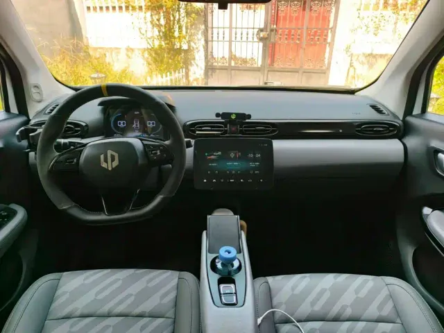 Leapmotor T03 — Фото автомобиля 5