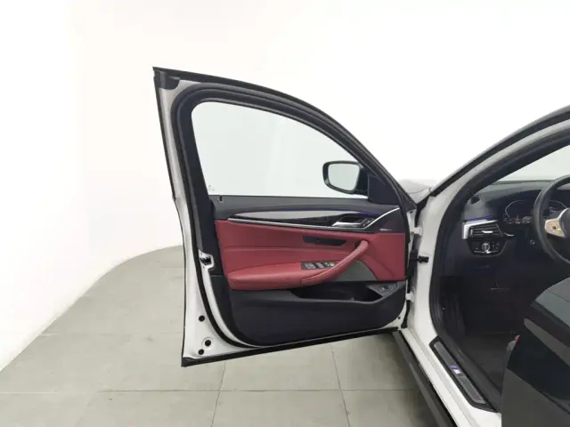 BMW 5 Series — Фото автомобиля 8