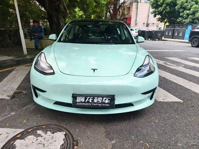 Tesla Model 3 — Фото автомобиля 2