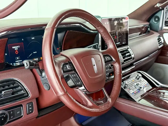 Lincoln Navigator — Фото автомобиля 18