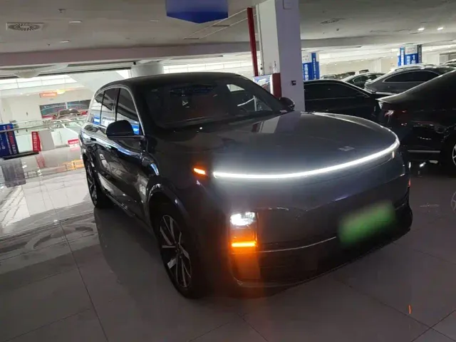 Li Auto L8 — Фото автомобиля 3
