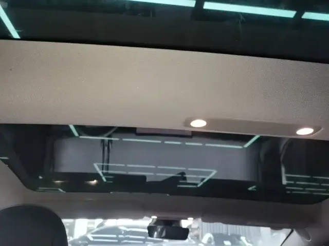 Tesla Model 3 — Фото автомобиля 17