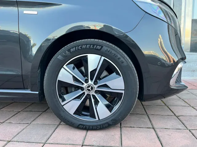 Mercedes-Benz V-Class — Фото автомобиля 26