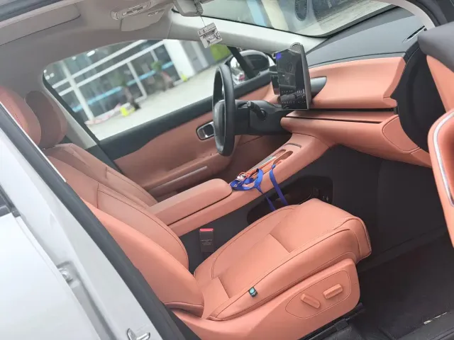 Leapmotor C10 — Фото автомобиля 12