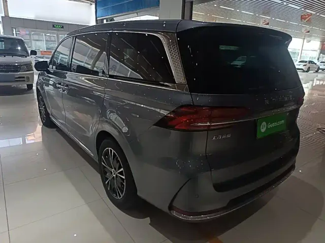 Roewe iMAX8 — Фото автомобиля 4