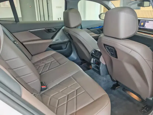 BMW 5 Series — Фото автомобиля 19