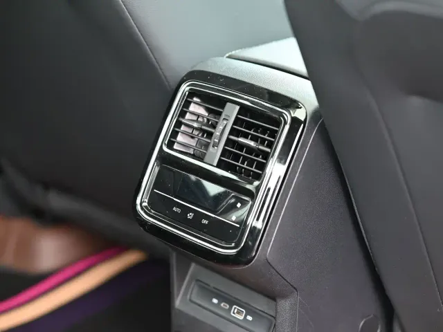 Volkswagen Passat — Фото автомобиля 15