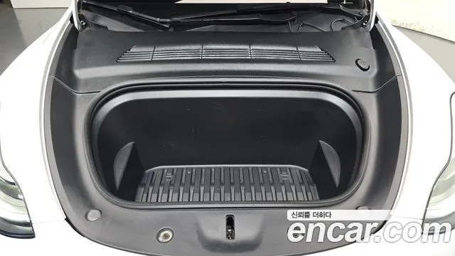 Tesla Model Y — Фото автомобиля 6