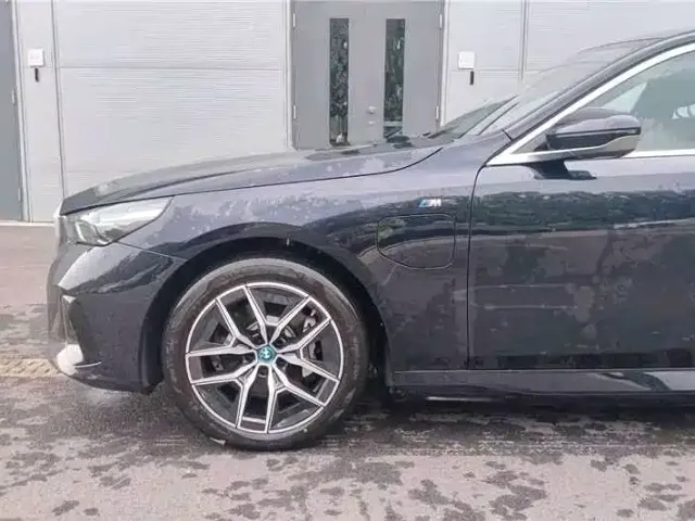 BMW i5 — Фото автомобиля 5