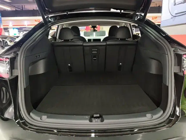 Tesla Model Y — Фото автомобиля 18