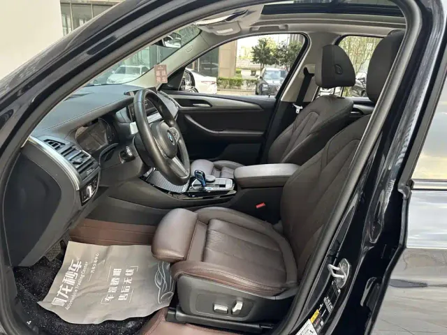 BMW iX3 — Фото автомобиля 11