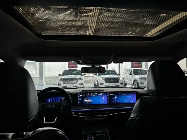 Ford Explorer — Фото автомобиля 16
