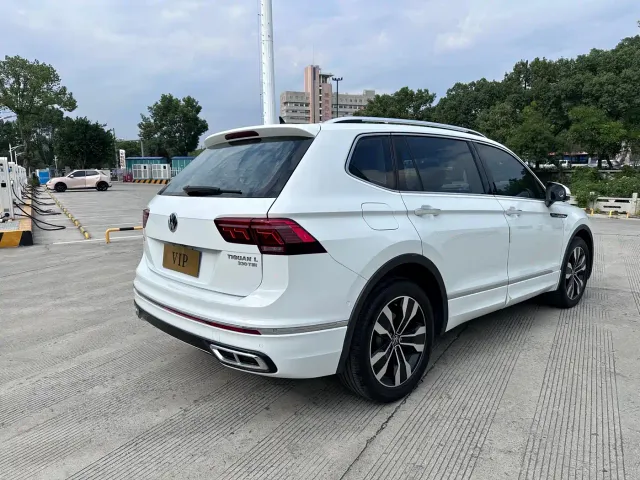 Volkswagen Tiguan L — Фото автомобиля 9