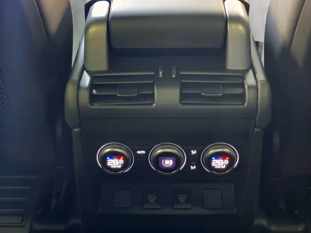 Land Rover Defender — Фото автомобиля 22