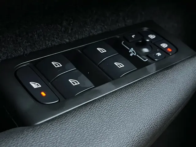 Volvo Volvo XC40 2023 B3 Zhiyuan Luxury Edition — Фото автомобиля 13