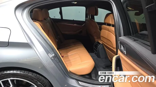 BMW 5 Series G30 — Фото автомобиля 18
