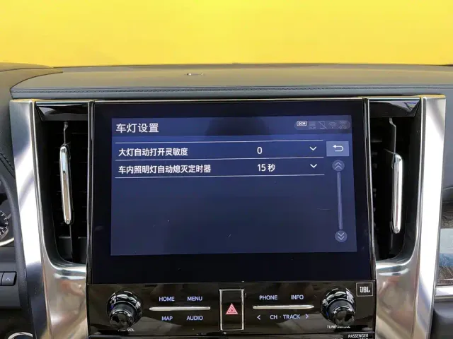 Toyota Alphard — Фото автомобиля 25