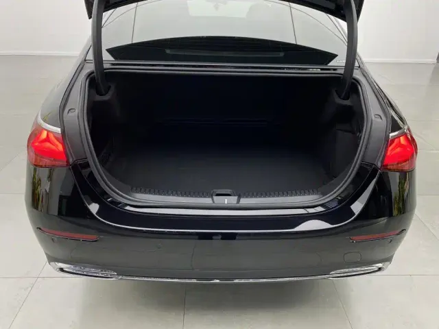 Mercedes-Benz E-Class — Фото автомобиля 9