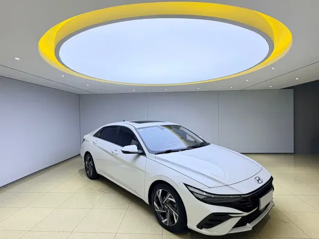 Hyundai Elantra — Фото автомобиля 3