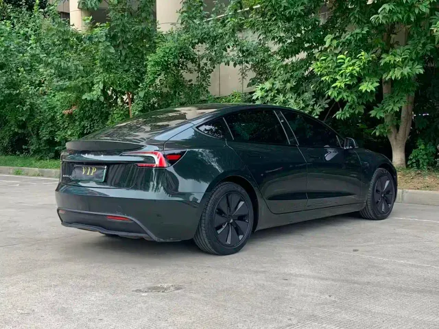 Tesla Model 3 — Фото автомобиля 9