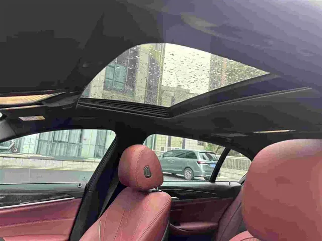 BMW 5 Series — Фото автомобиля 9