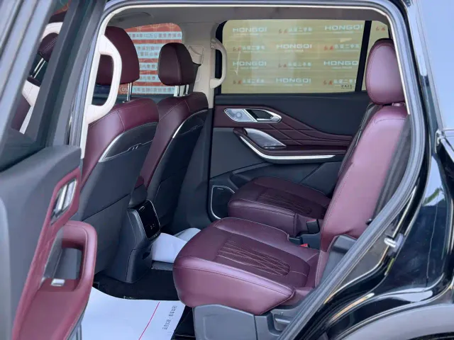 Hongqi HS7 PHEV — Фото автомобиля 14