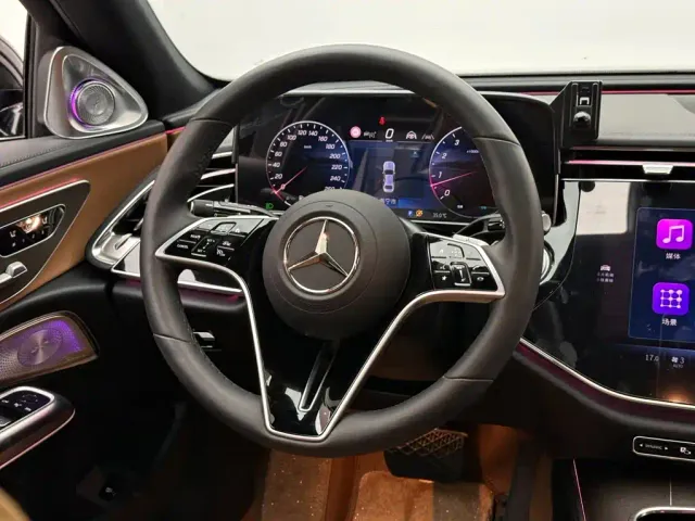 Mercedes-Benz E-Class — Фото автомобиля 12