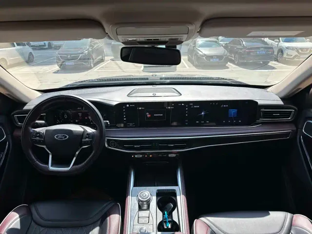 Ford Explorer — Фото автомобиля 4