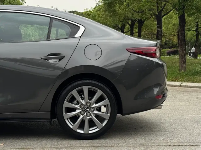 Mazda Axela — Фото автомобиля 21