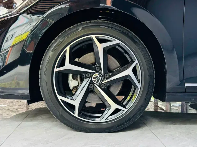 Volkswagen Passat — Фото автомобиля 7