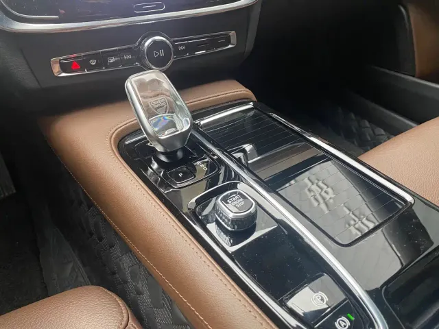 Volvo S90 — Фото автомобиля 16