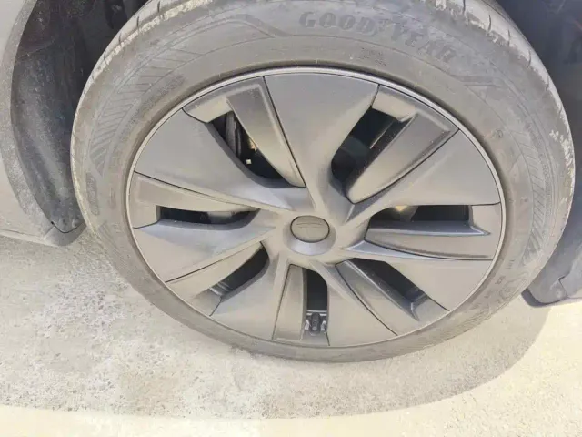 Tesla Model Y — Фото автомобиля 7