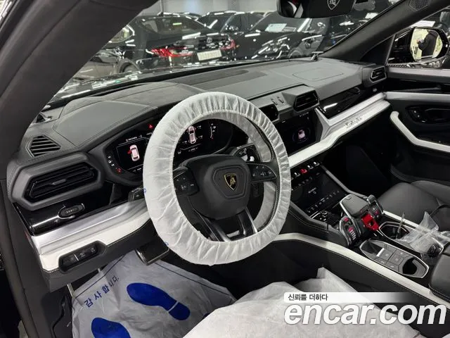 Lamborghini Urus — Фото автомобиля 4